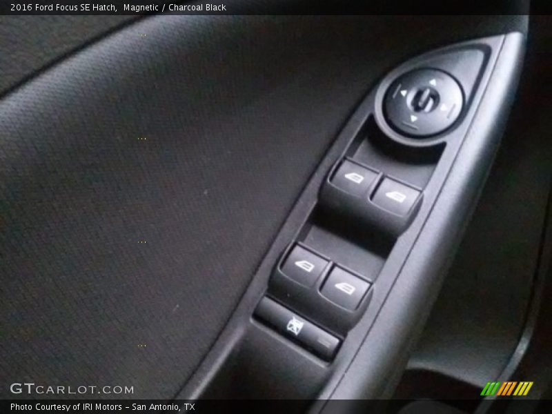 Magnetic / Charcoal Black 2016 Ford Focus SE Hatch