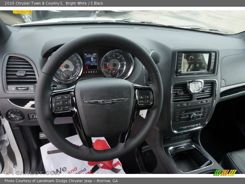 Bright White / S Black 2016 Chrysler Town & Country S
