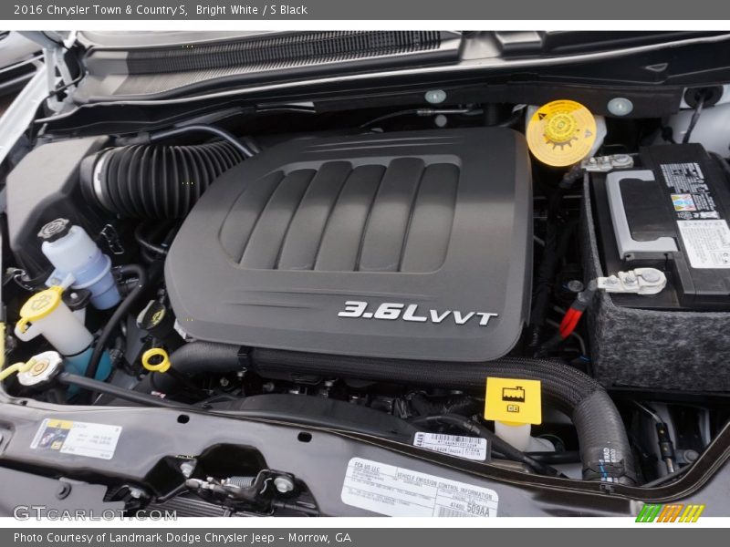 Bright White / S Black 2016 Chrysler Town & Country S