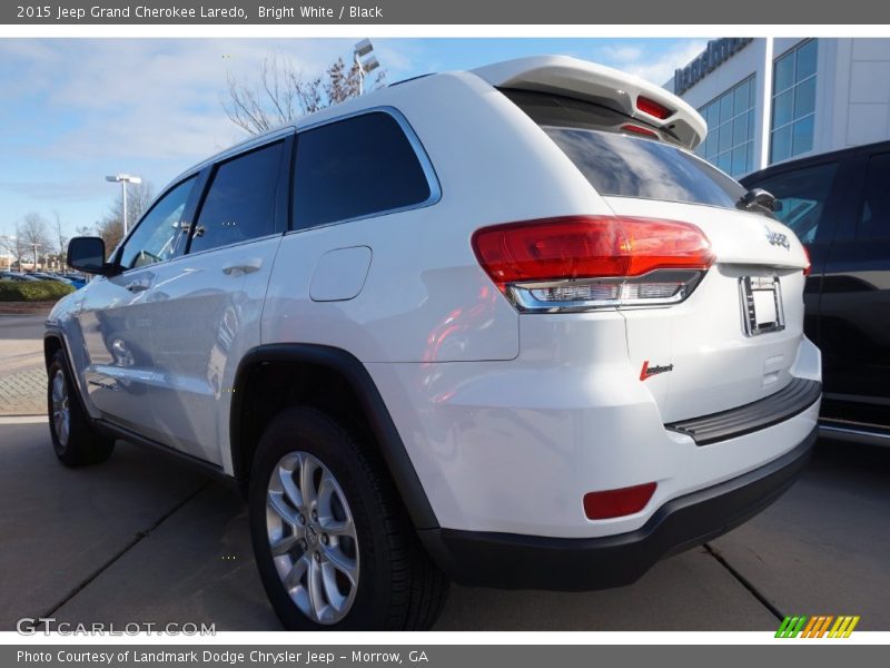 Bright White / Black 2015 Jeep Grand Cherokee Laredo