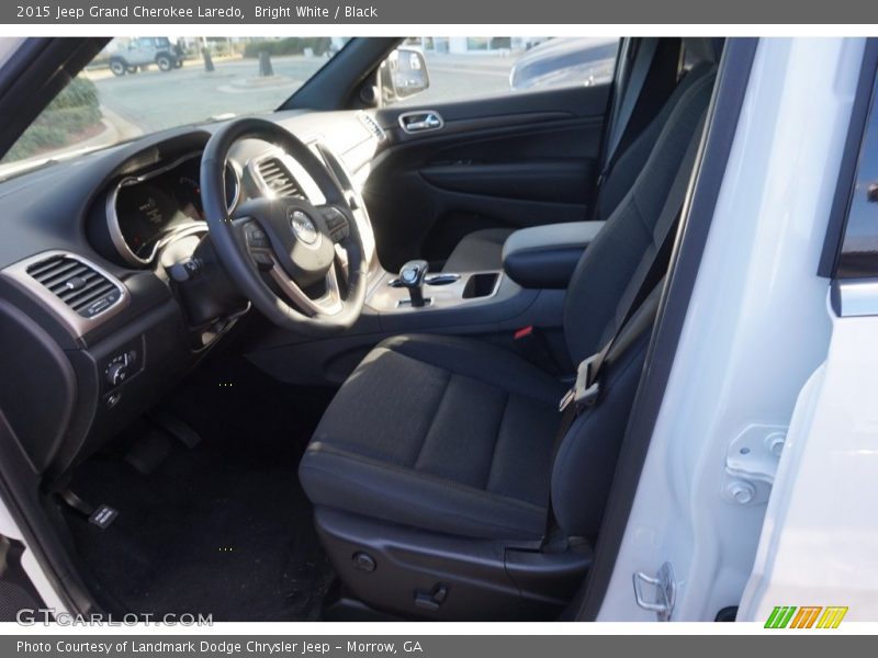 Bright White / Black 2015 Jeep Grand Cherokee Laredo