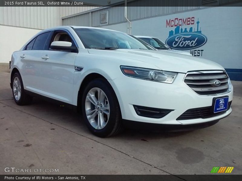 Oxford White / Dune 2015 Ford Taurus SEL