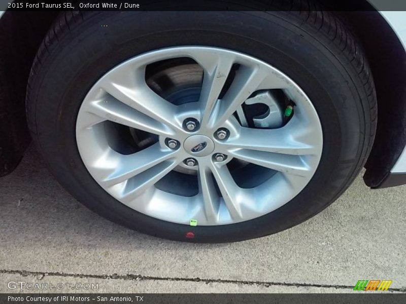 Oxford White / Dune 2015 Ford Taurus SEL