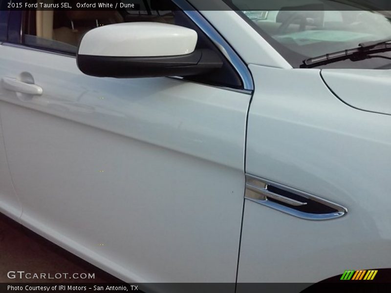Oxford White / Dune 2015 Ford Taurus SEL