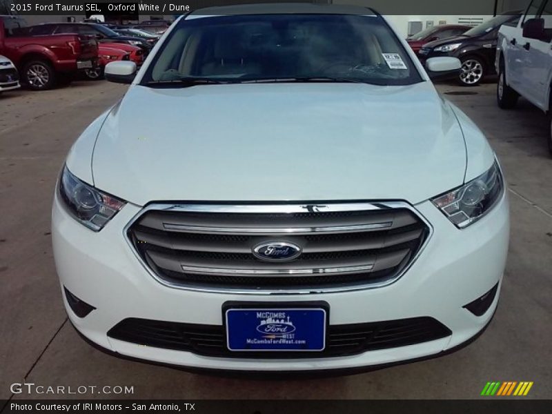 Oxford White / Dune 2015 Ford Taurus SEL