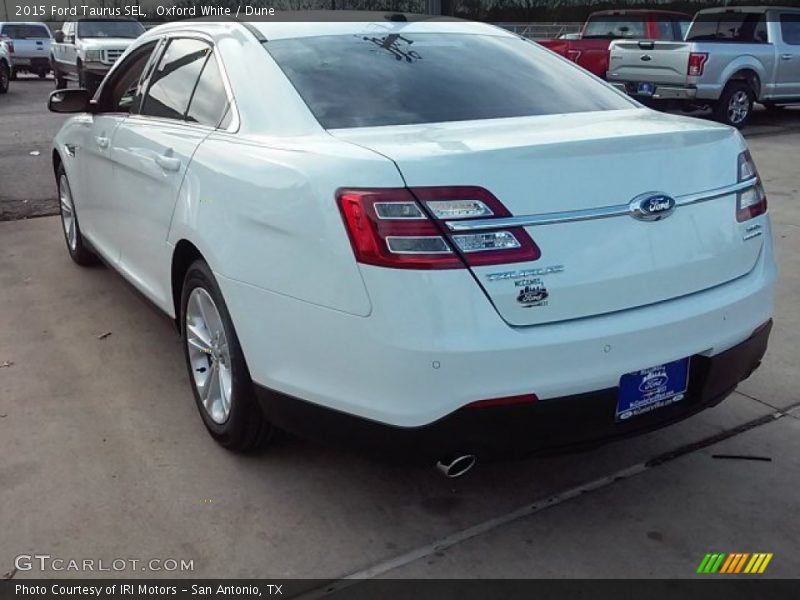 Oxford White / Dune 2015 Ford Taurus SEL