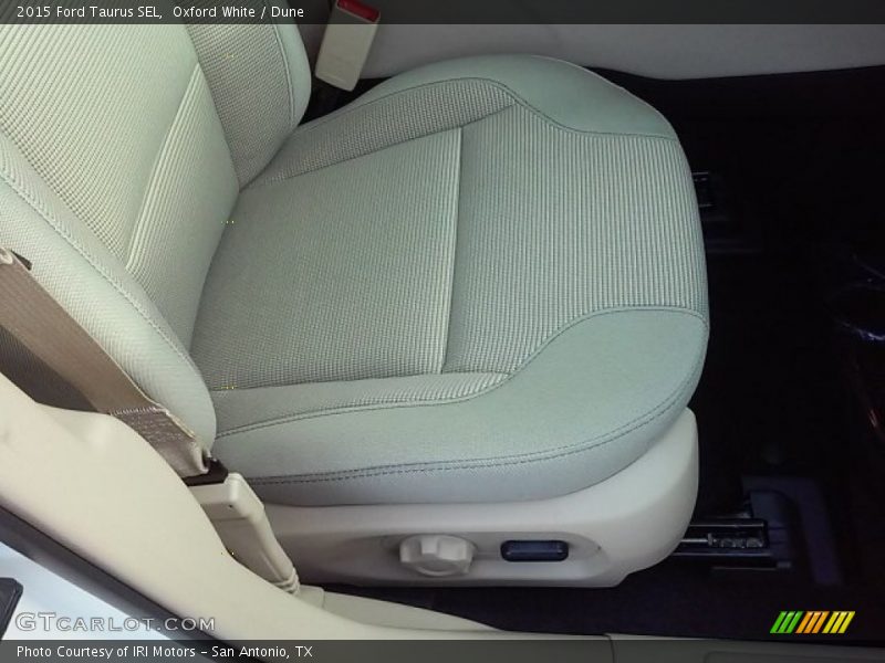 Oxford White / Dune 2015 Ford Taurus SEL