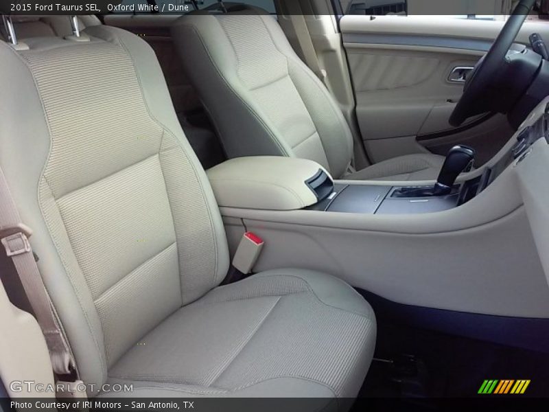Oxford White / Dune 2015 Ford Taurus SEL