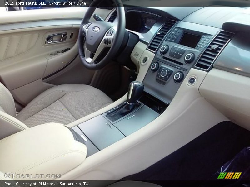 Oxford White / Dune 2015 Ford Taurus SEL