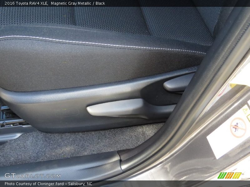 Magnetic Gray Metallic / Black 2016 Toyota RAV4 XLE