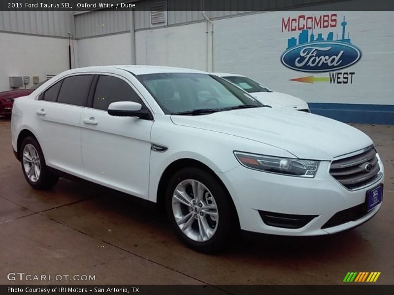 Oxford White / Dune 2015 Ford Taurus SEL