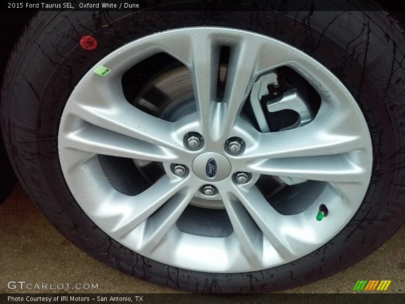Oxford White / Dune 2015 Ford Taurus SEL