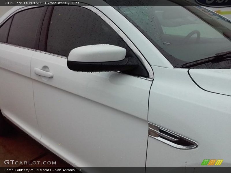 Oxford White / Dune 2015 Ford Taurus SEL