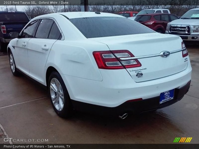 Oxford White / Dune 2015 Ford Taurus SEL