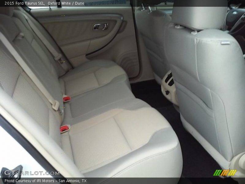 Oxford White / Dune 2015 Ford Taurus SEL