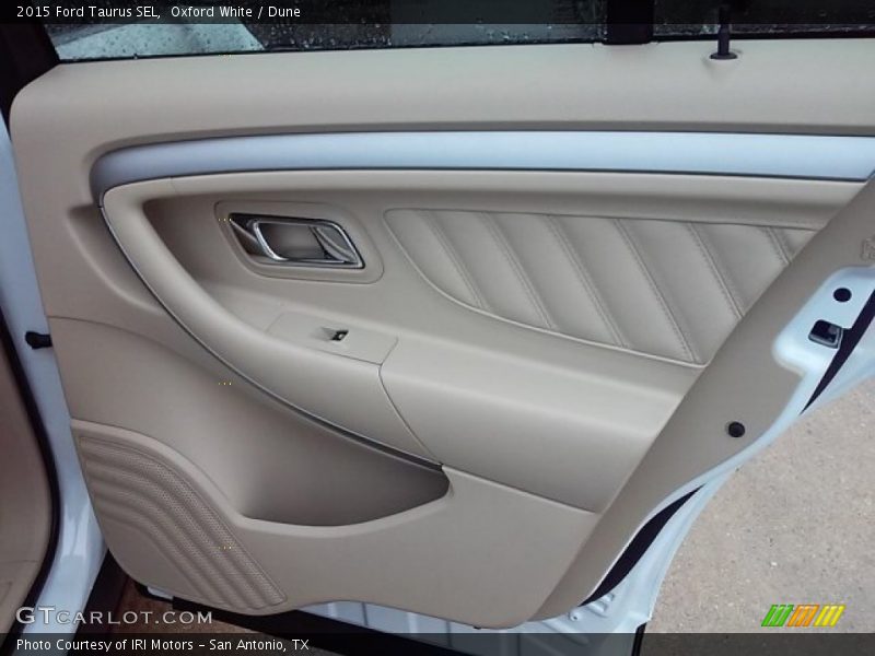 Oxford White / Dune 2015 Ford Taurus SEL