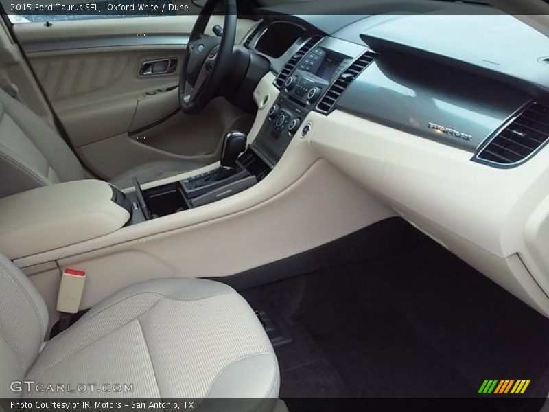 Oxford White / Dune 2015 Ford Taurus SEL