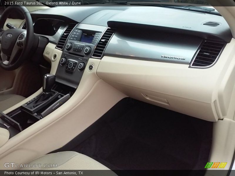 Oxford White / Dune 2015 Ford Taurus SEL