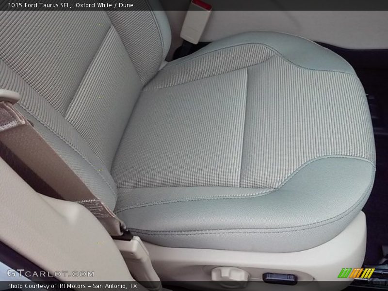 Oxford White / Dune 2015 Ford Taurus SEL