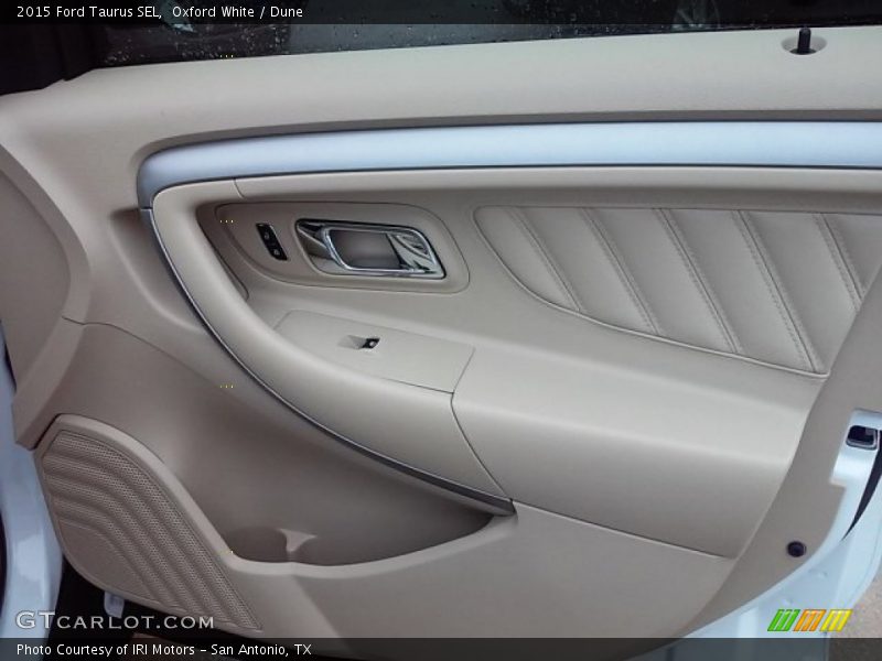 Oxford White / Dune 2015 Ford Taurus SEL