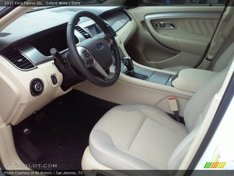 Oxford White / Dune 2015 Ford Taurus SEL