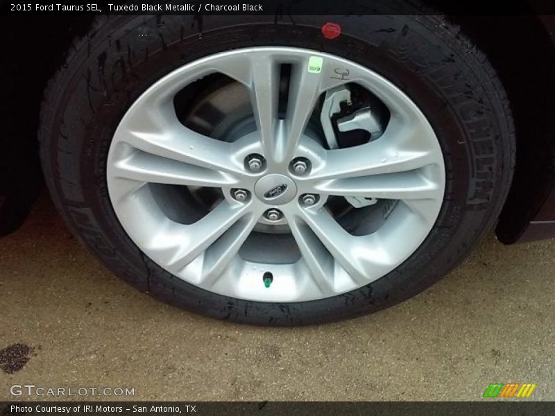 Tuxedo Black Metallic / Charcoal Black 2015 Ford Taurus SEL