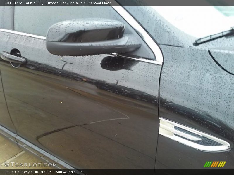 Tuxedo Black Metallic / Charcoal Black 2015 Ford Taurus SEL
