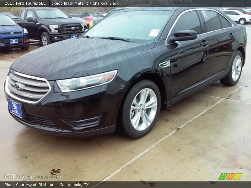 Tuxedo Black Metallic / Charcoal Black 2015 Ford Taurus SEL