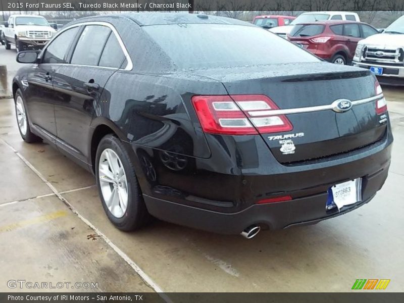 Tuxedo Black Metallic / Charcoal Black 2015 Ford Taurus SEL