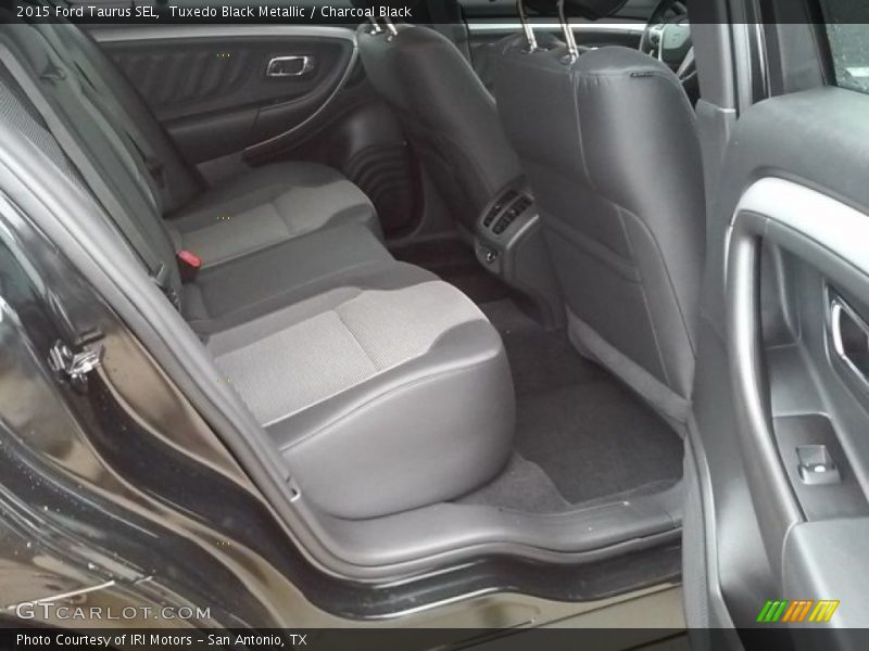 Tuxedo Black Metallic / Charcoal Black 2015 Ford Taurus SEL