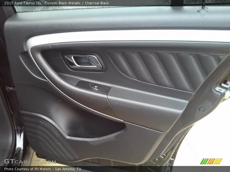 Tuxedo Black Metallic / Charcoal Black 2015 Ford Taurus SEL