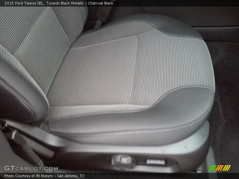 Tuxedo Black Metallic / Charcoal Black 2015 Ford Taurus SEL