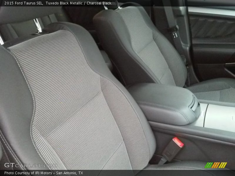 Tuxedo Black Metallic / Charcoal Black 2015 Ford Taurus SEL