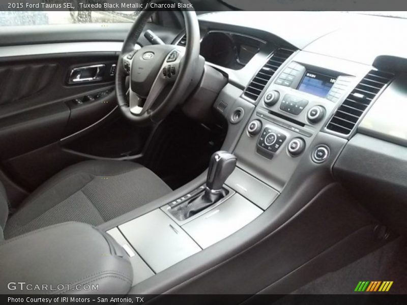 Tuxedo Black Metallic / Charcoal Black 2015 Ford Taurus SEL