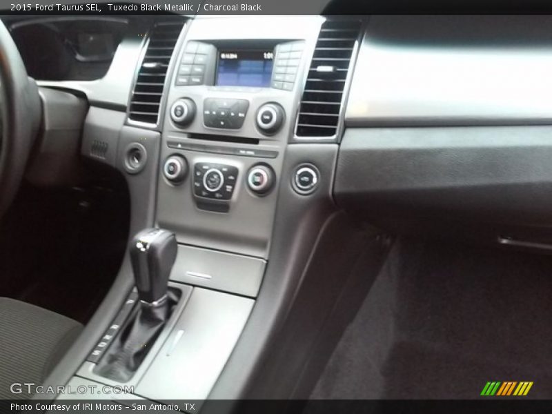 Tuxedo Black Metallic / Charcoal Black 2015 Ford Taurus SEL