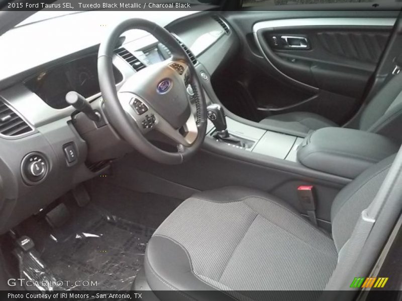 Tuxedo Black Metallic / Charcoal Black 2015 Ford Taurus SEL