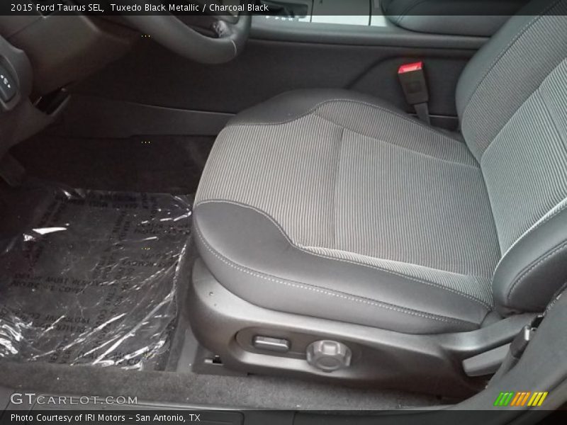 Tuxedo Black Metallic / Charcoal Black 2015 Ford Taurus SEL