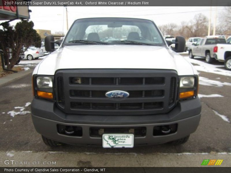 Oxford White Clearcoat / Medium Flint 2007 Ford F250 Super Duty XL SuperCab 4x4