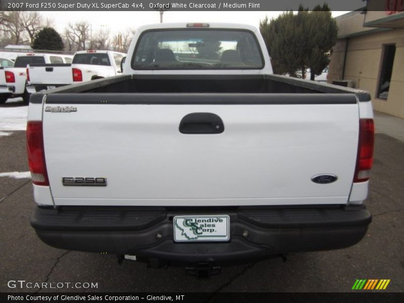 Oxford White Clearcoat / Medium Flint 2007 Ford F250 Super Duty XL SuperCab 4x4