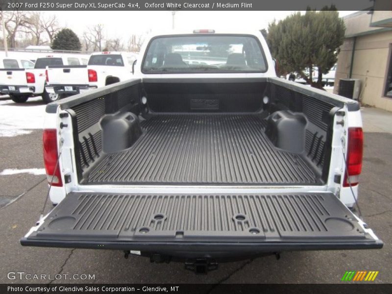 Oxford White Clearcoat / Medium Flint 2007 Ford F250 Super Duty XL SuperCab 4x4