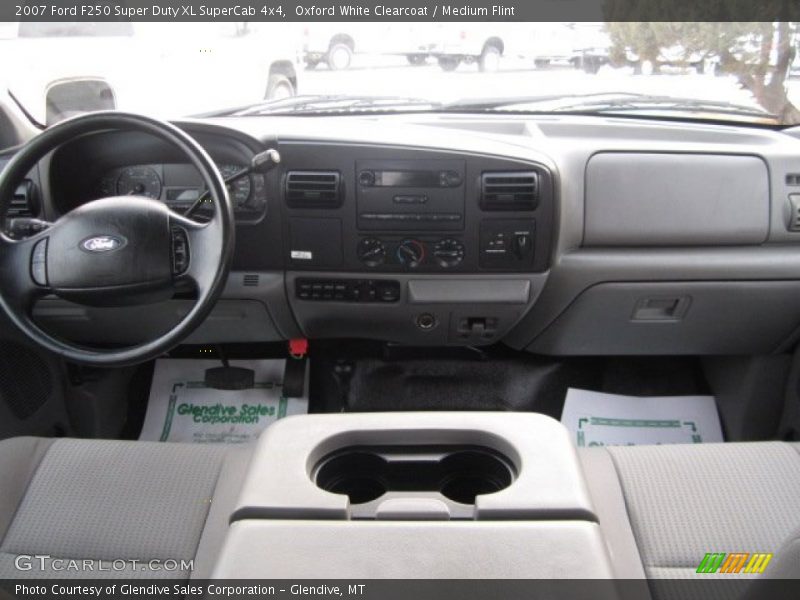 Oxford White Clearcoat / Medium Flint 2007 Ford F250 Super Duty XL SuperCab 4x4
