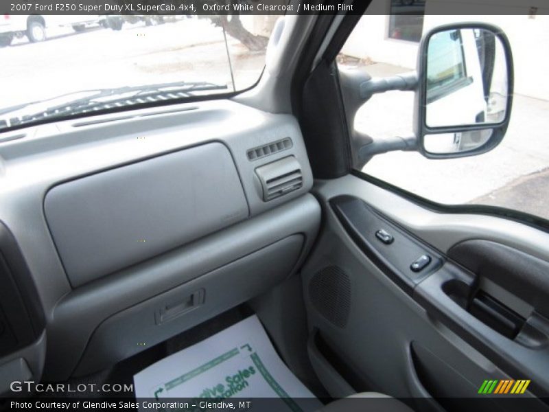 Oxford White Clearcoat / Medium Flint 2007 Ford F250 Super Duty XL SuperCab 4x4