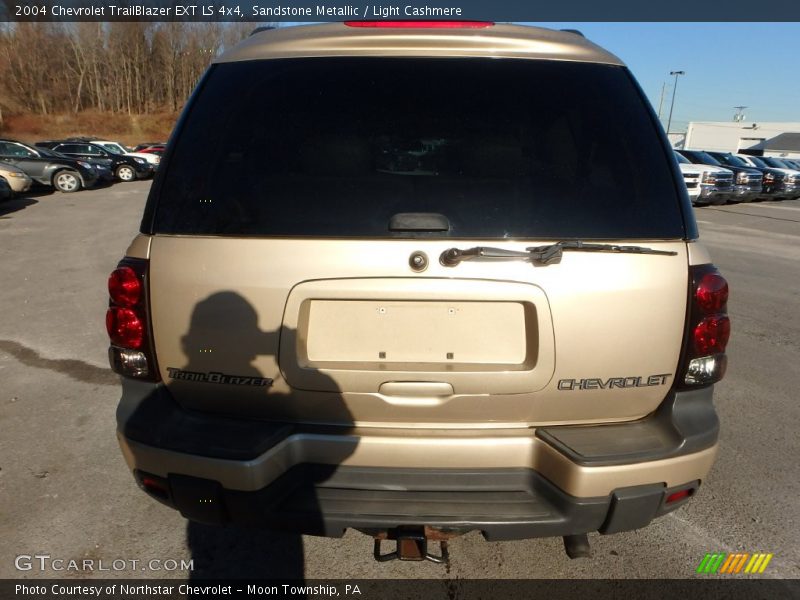 Sandstone Metallic / Light Cashmere 2004 Chevrolet TrailBlazer EXT LS 4x4