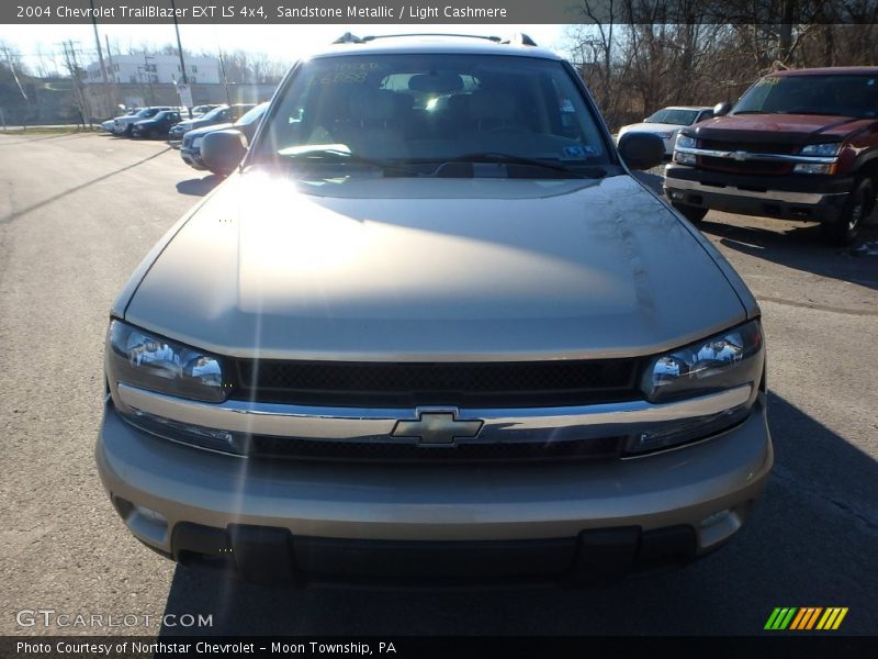 Sandstone Metallic / Light Cashmere 2004 Chevrolet TrailBlazer EXT LS 4x4