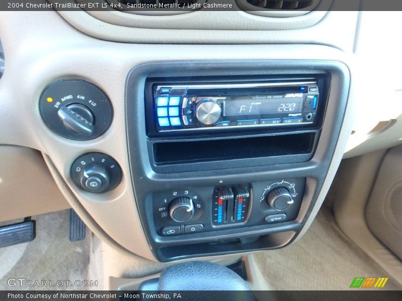 Sandstone Metallic / Light Cashmere 2004 Chevrolet TrailBlazer EXT LS 4x4