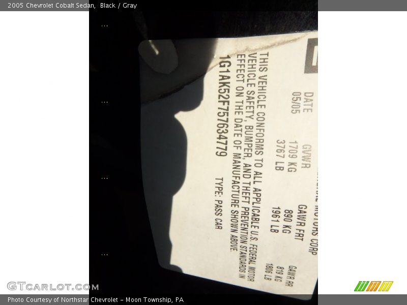 Black / Gray 2005 Chevrolet Cobalt Sedan