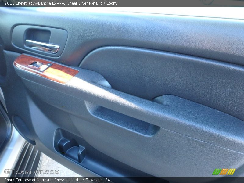Sheer Silver Metallic / Ebony 2011 Chevrolet Avalanche LS 4x4