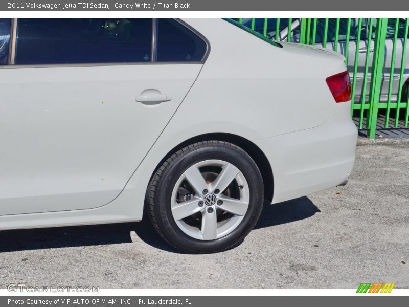 Candy White / Titan Black 2011 Volkswagen Jetta TDI Sedan