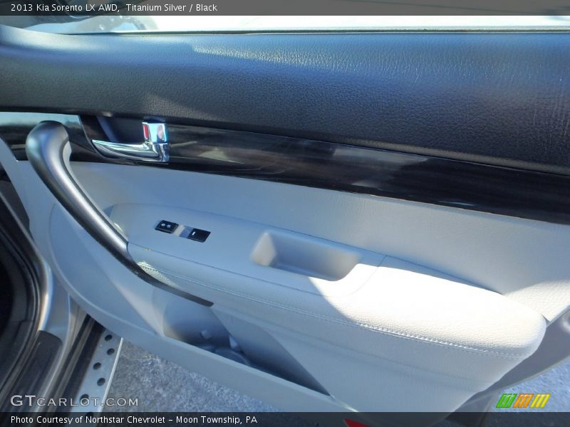 Titanium Silver / Black 2013 Kia Sorento LX AWD