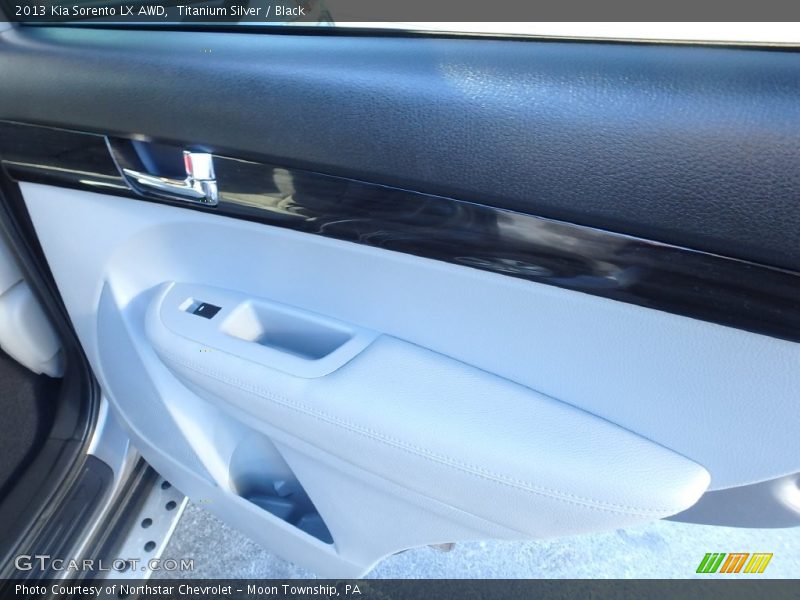 Titanium Silver / Black 2013 Kia Sorento LX AWD